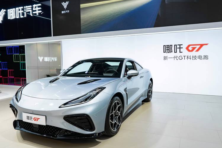 佛山146哪吒汽车在智能汽车领域的表现，领途汽车在新能源汽车市场中的影响力